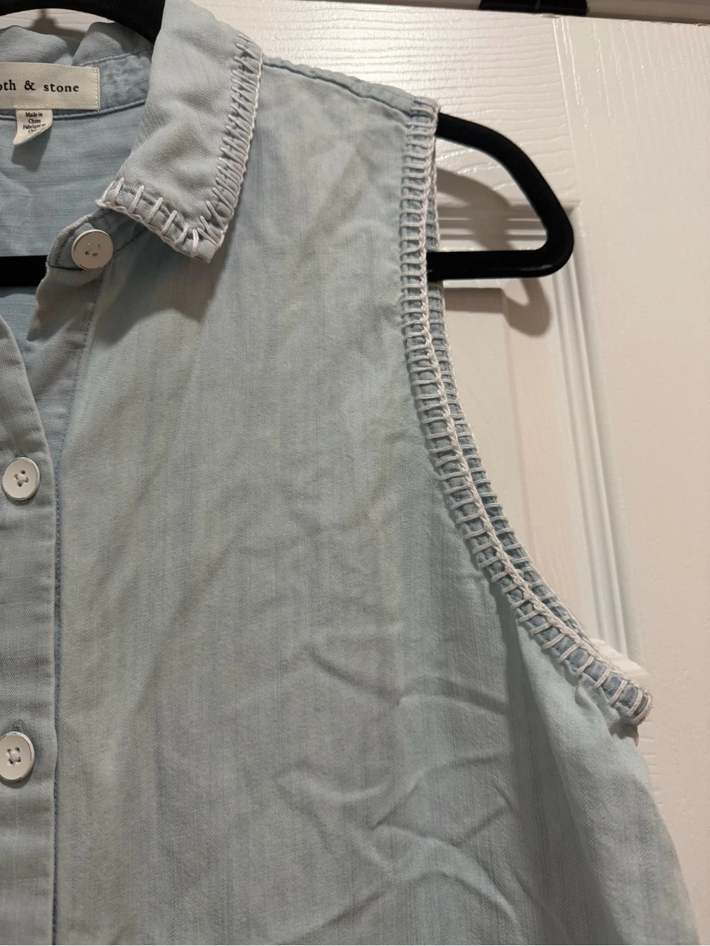 Cloth & Stone Sleeveless Blanket Stitch Blouse Large